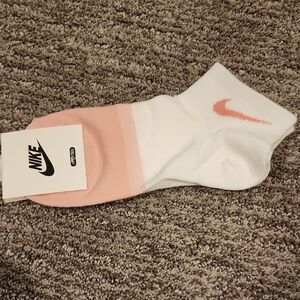 NWT Nike White and Pink Ankle Socks Standard Size